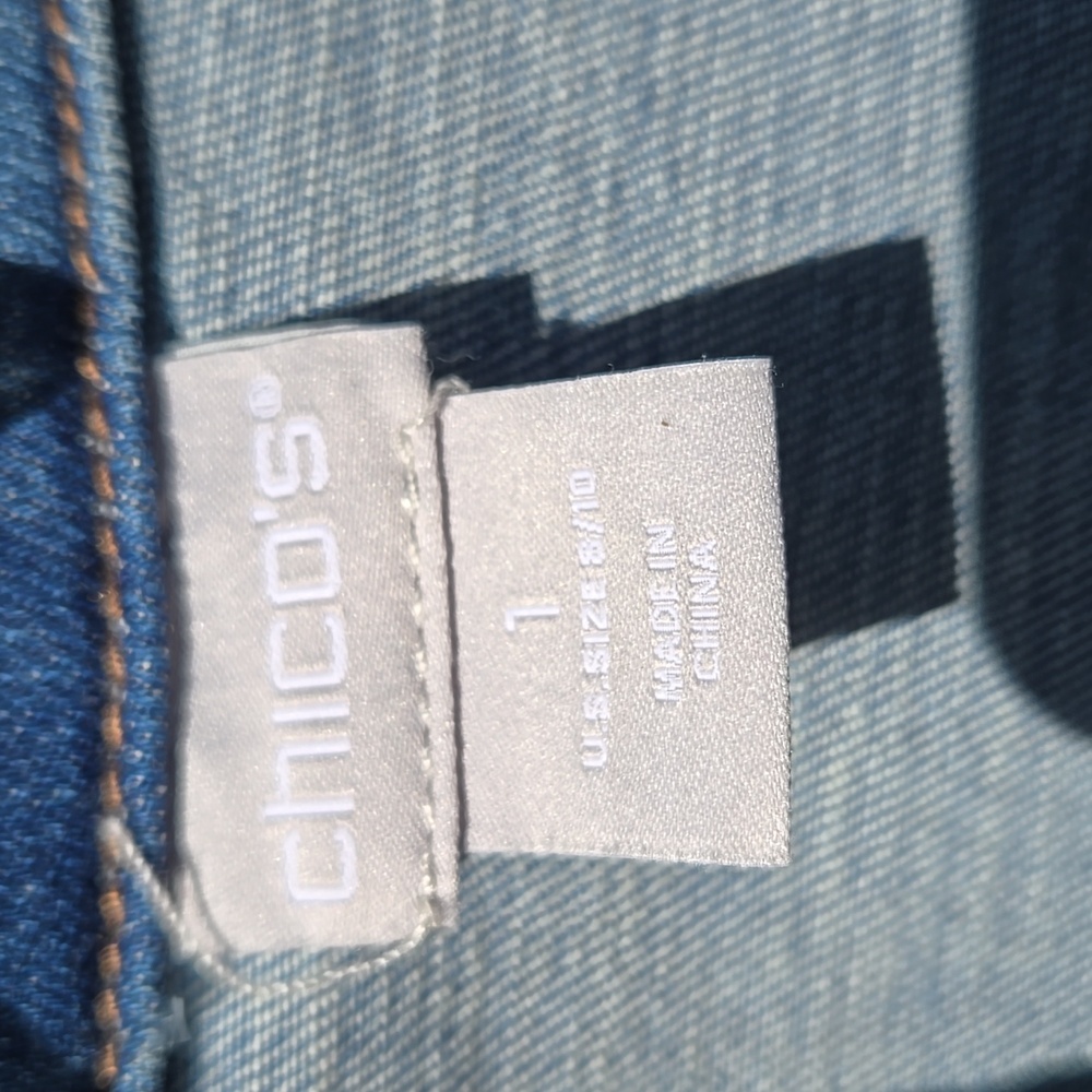 CHICOS Floral Denim Button Down Shacket  SZ 1              (MSTR C) - Picture 5 of 12